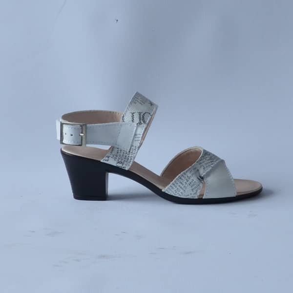 Sandale dama piele alb print ziar 25606 toc gros elegante (2)